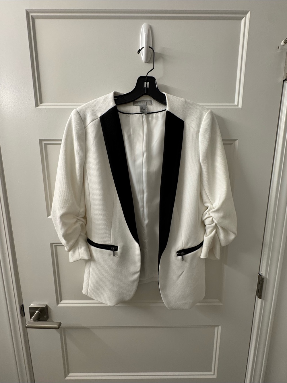 H&M White Open-Front Blazer with Black Lapel NWOT
